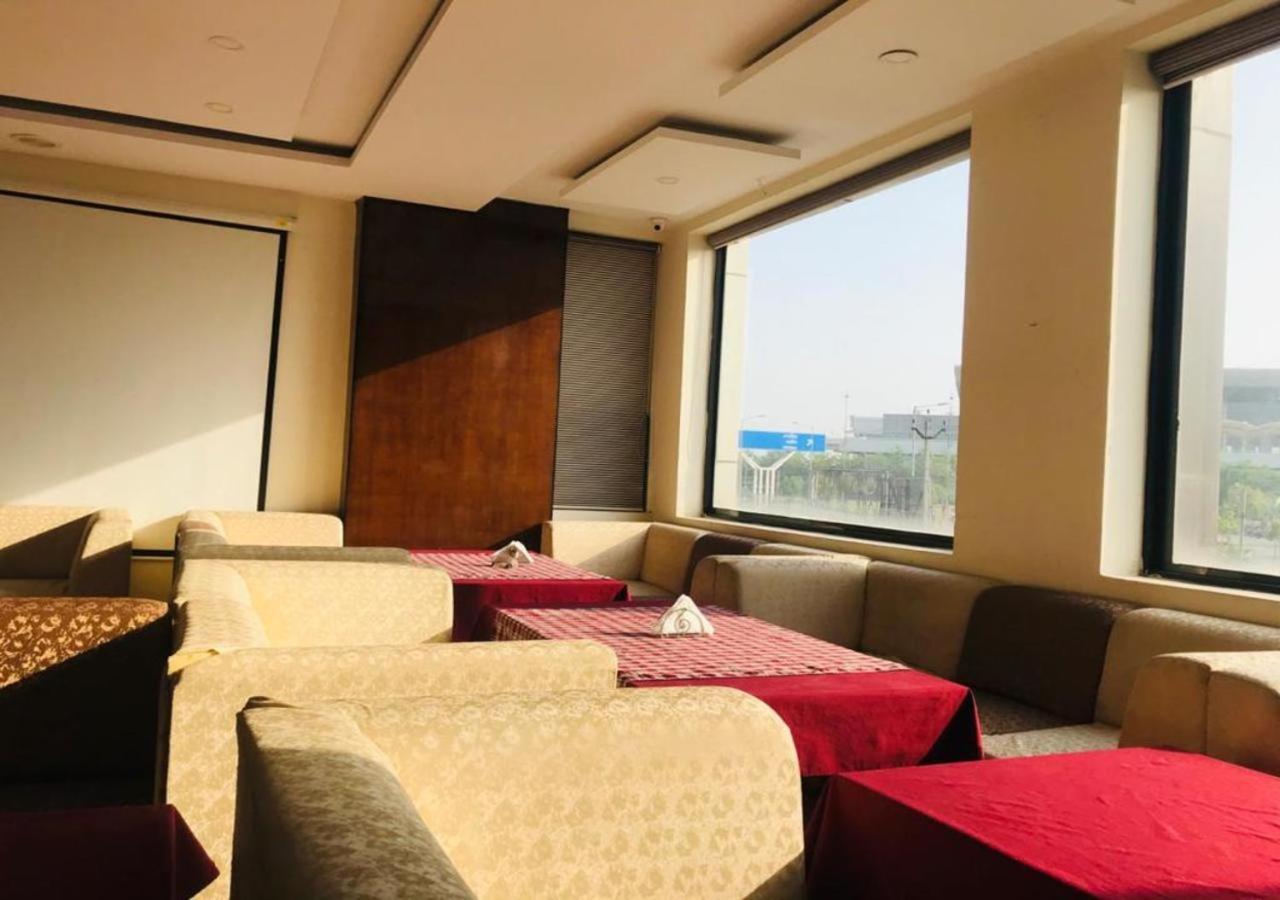 Hotel Eurasia Mohali International Airport Zirakpur Ngoại thất bức ảnh
