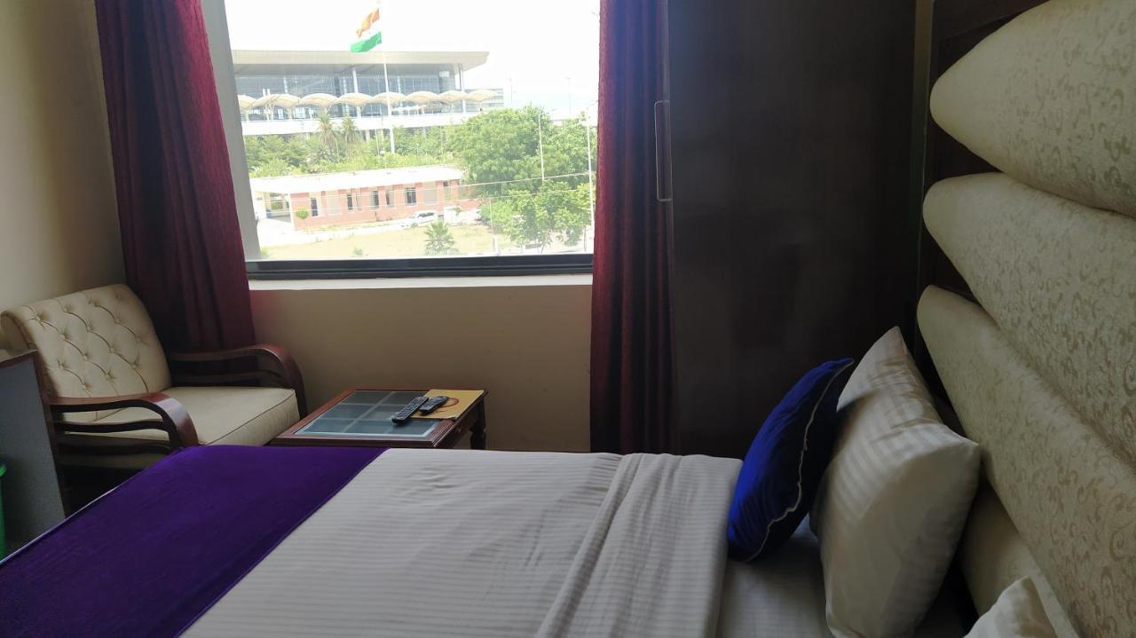 Hotel Eurasia Mohali International Airport Zirakpur Ngoại thất bức ảnh